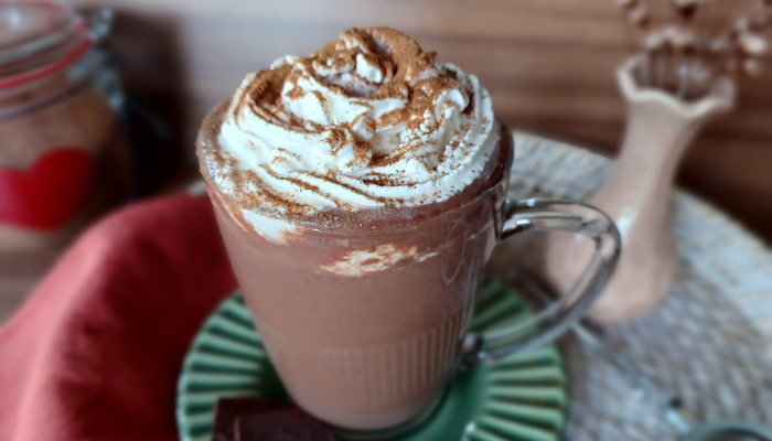 Chocolate Quente com Chantilly