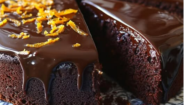 Bolo de Chocolate com Raspas de Laranja e Ganache de Caramelo